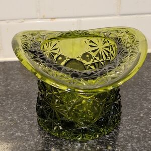 Large Fenton Daisy And Buttons Tophat